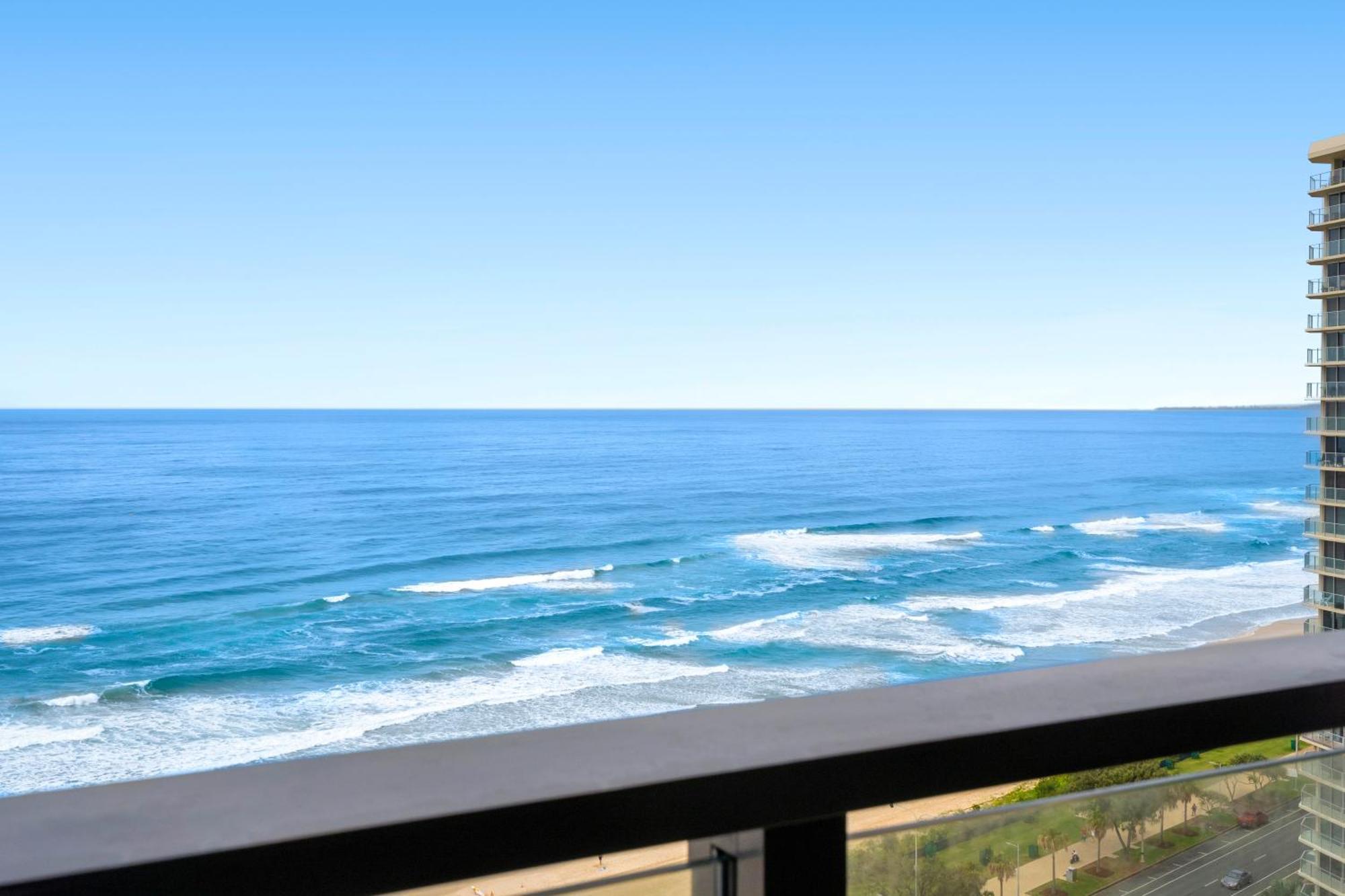 Appartamento Rhapsody Surfers Paradise Beachfront Sleeps 6 - Optimise Bnb Gold Coast Esterno foto