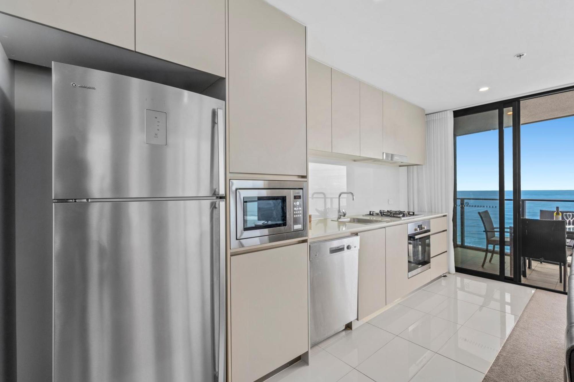 Appartamento Rhapsody Surfers Paradise Beachfront Sleeps 6 - Optimise Bnb Gold Coast Esterno foto